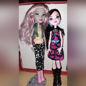 2015 Welcome to Monster High Monstrous Rivals Moanica D'Kay Draculaura Doll